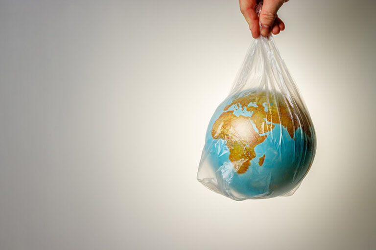 12 settembre, la giornata internazionale contro i sacchetti di plastica
