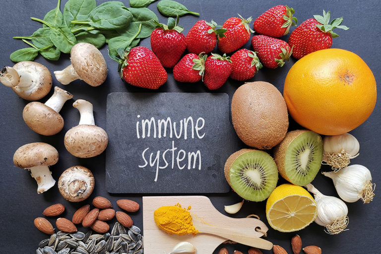 Come potenziare il sistema immunitario: cinque consigli