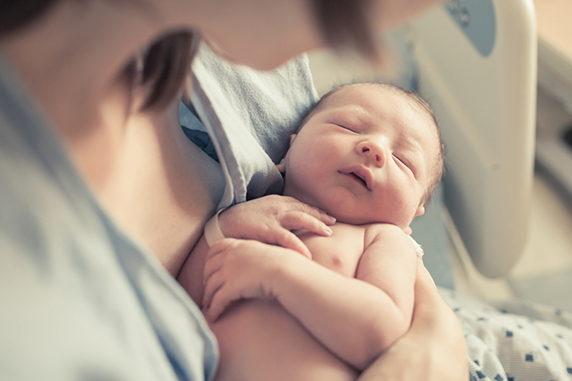 I neonati riconoscono il loro corpo come un’entità separata dal mondo esterno